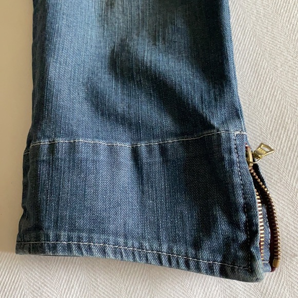 Denim Capri with zipper detail at leg opening - Picture 5 of 9